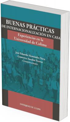 La portada está dividida en tres secciones horizontales claramente diferenciadas por color:  Franja superior negra con el título principal en letras blancas mayúsculas:  “BUENAS PRÁCTICAS DE INTERNACIONALIZACIÓN EN CASA”. Esto le otorga peso y seriedad institucional.  Franja intermedia color vino oscuro, donde aparece el subtítulo en letras blancas:  “Experiencias en la Universidad de Colima”. Esta parte actúa como un puente visual entre el encabezado y la imagen principal.  Fondo fotográfico que ocupa la mayor parte inferior de la portada: una imagen grupal ligeramente filtrada con un tono azul verdoso. En ella se observa a un grupo numeroso de jóvenes —hombres y mujeres—, que parecen ser estudiantes, reunidos al aire libre en un ambiente luminoso. Están de pie y miran hacia la cámara, algunos sonríen y otros sostienen banderas o materiales que sugieren diversidad cultural.  En el centro de esta fotografía, sobrepuesta en letras blancas, se encuentran los nombres de los coordinadores seguidos de la palabra “Coordinadores” en mayúsculas pequeñas.  Finalmente, en la parte inferior, sobre un recuadro color vino que cierra el diseño, aparece el logotipo y nombre de la Universidad de Colima, en la tipografía institucional habitual.